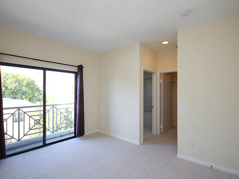 111 S Oak Knoll Ave #203 — Photo 20