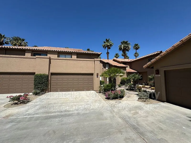 3 bed, 2.0 bath, 1700 sqft, $2,395 — Photo 3
