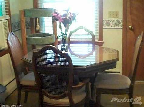 Quaint Eat-in kitchen