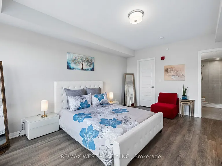 58 Adam Sellers St #605 — Photo 9