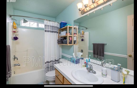 4th image of 2478 NE 10th Ave