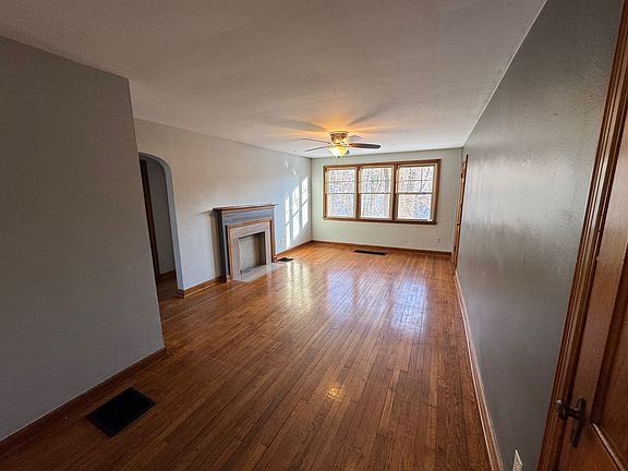 3rd image of 2734 Indianola Ave #A