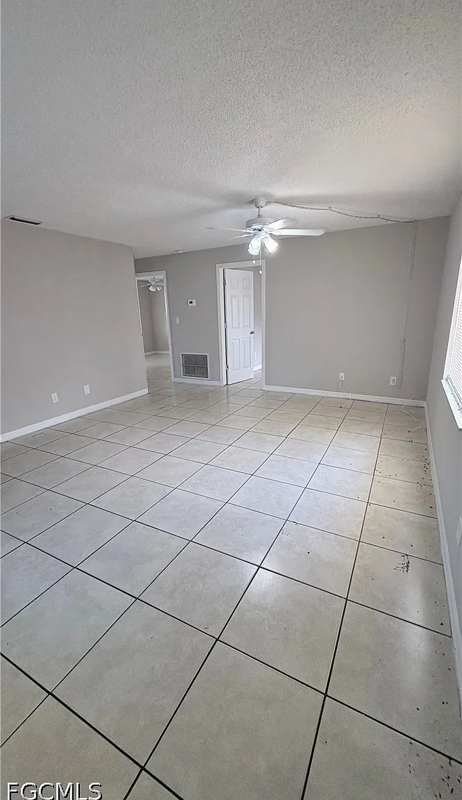 2 bed, 1.0 bath, 952 sqft, $1,050 — Photo 3