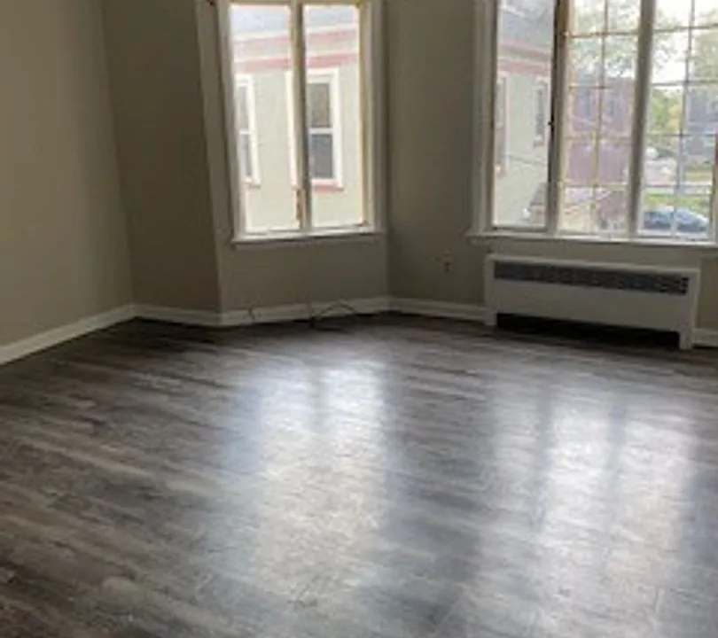 406 W Buell Ave