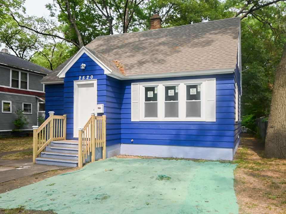 1st image of 2520 5th St