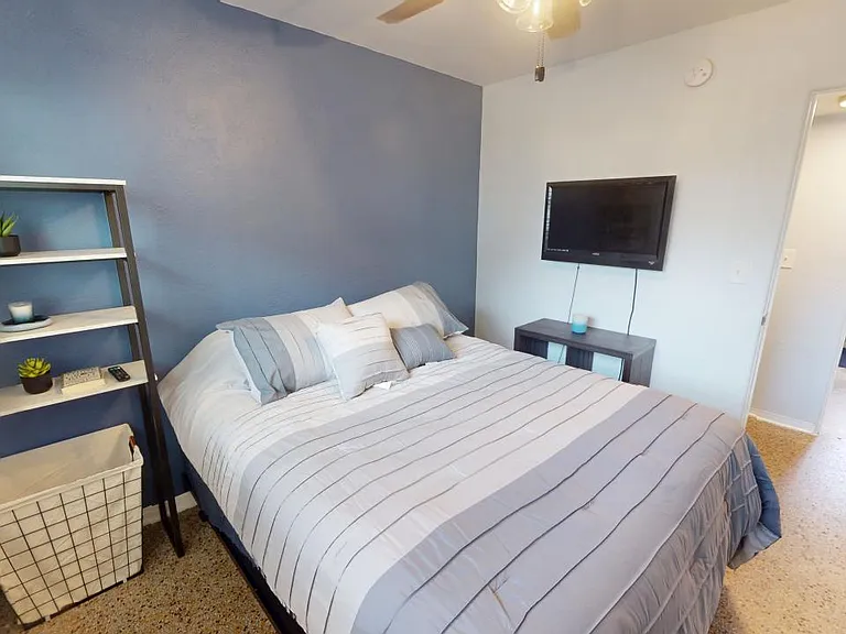 328 Slayton Ave — Photo 42