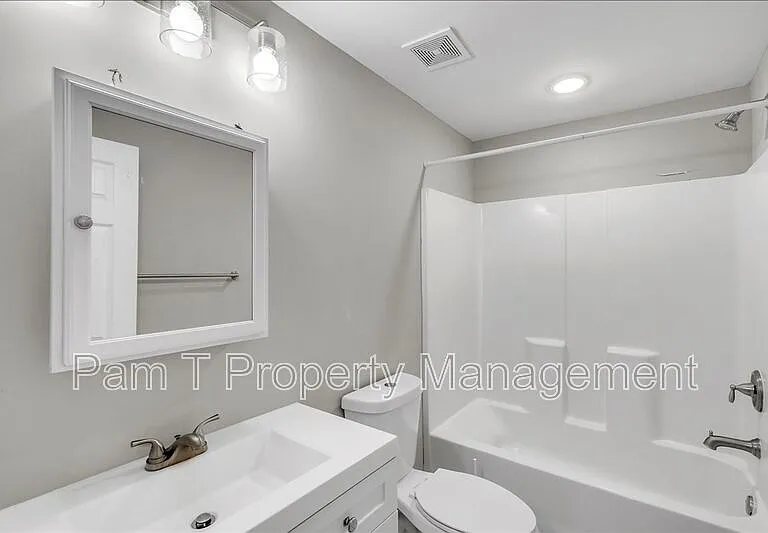 1024 W 39th St — Photo 11
