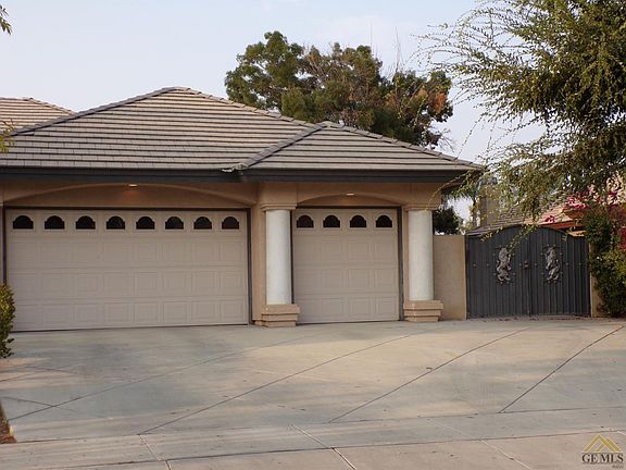3rd image of 12106 Bedfordshire Dr