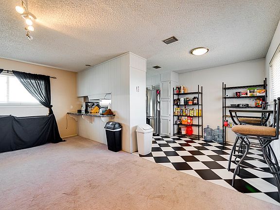 3rd image of 321 W 50th St