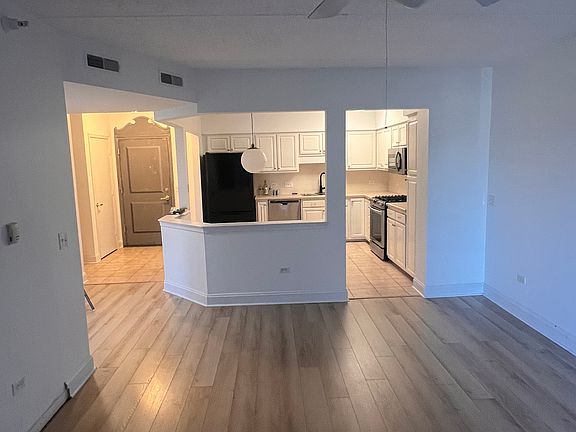 3rd image of 5105 Madison St #2-211