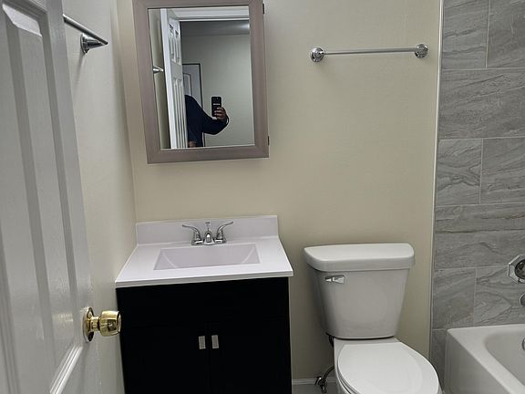 2nd image of 702 W Huntington Commons Rd APT 3B