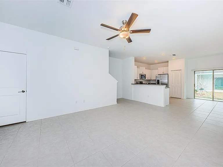 8327 Crescent Oaks Dr — Photo 10