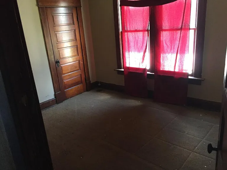 208 Dana Ave — Photo 6