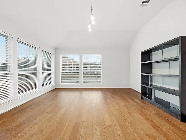 2917 Waterford Dr — Photo 19