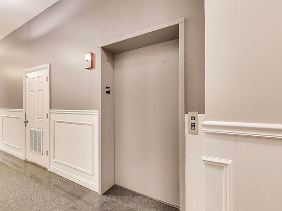 3rd image of 2626 N Lincoln Ave APT 203