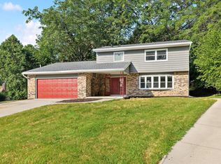 9 Lambeth Cir, Madison, WI 53711