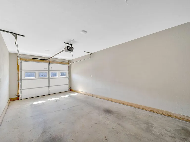 HILLRISE APARTMENTS — Photo 37