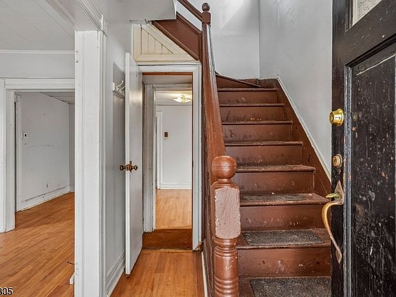 4th image of 68 Chestnut St