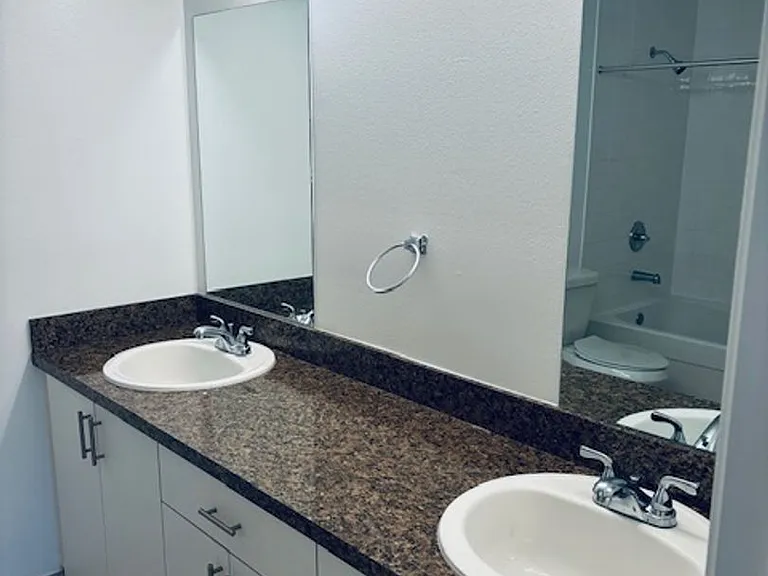 The Mirage Apartments — Photo 41