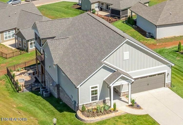 1st image of 126 Dogwood Pl