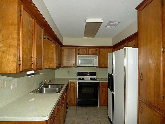 2nd image of 15714 Blackhawk Blvd