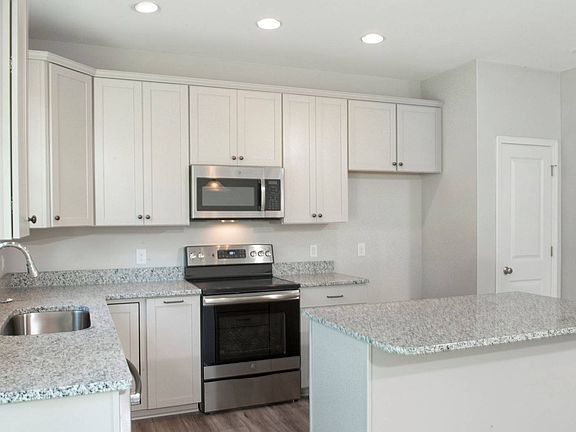 3rd image of 319 Waybridge Way