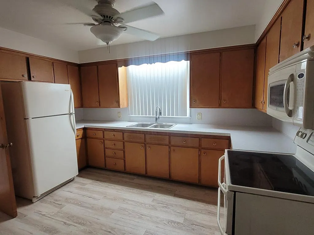 2232 Thistlewood Dr — Photo 3