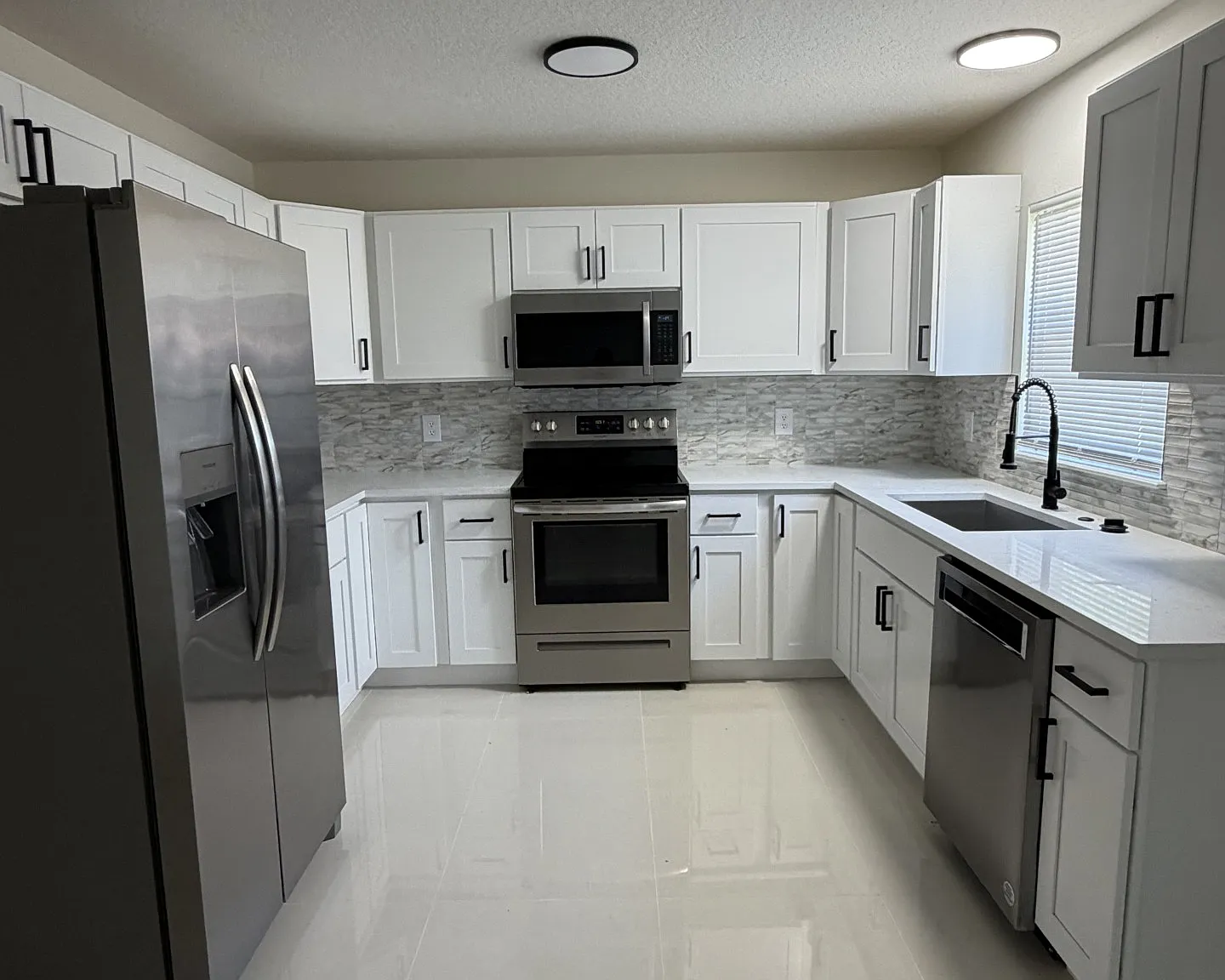 3 bed, 2.5 bath, 1500 sqft, $2,200 — Photo 1