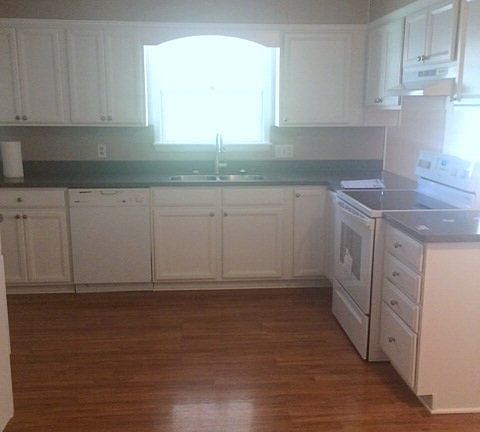 4th image of 151 Carlisle Dr