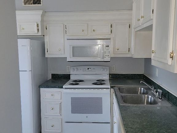 5th image of 3930 Azalea Dr APT I