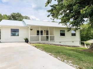 3905 Hunt Dr, Gainesville, GA 30507