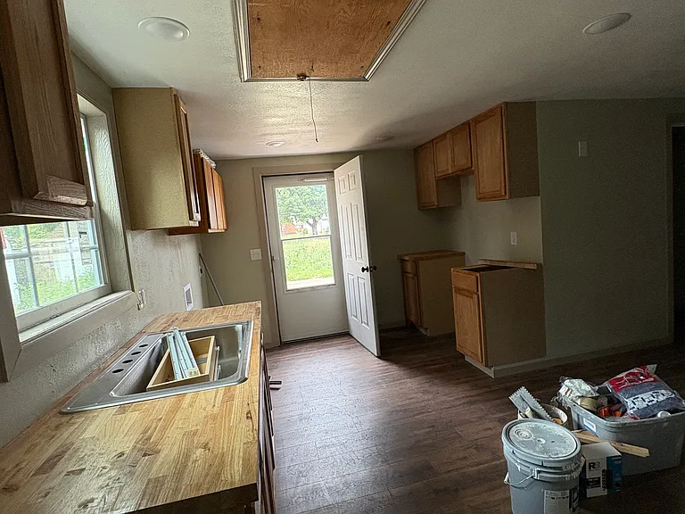 414 E Oklahoma St — Photo 5