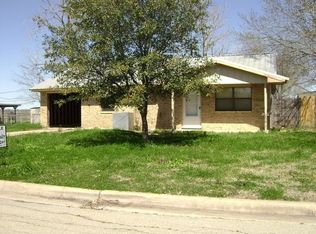 712 W Post Oak St, Rogers, TX 76569