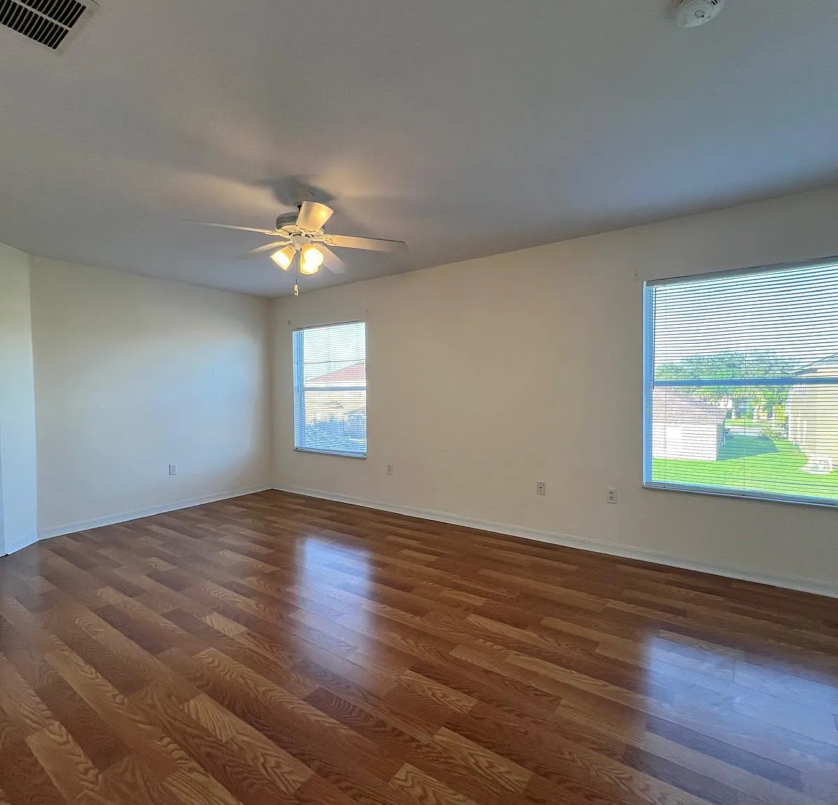 4 bed, 2859 sqft, $2,300 — Photo 4