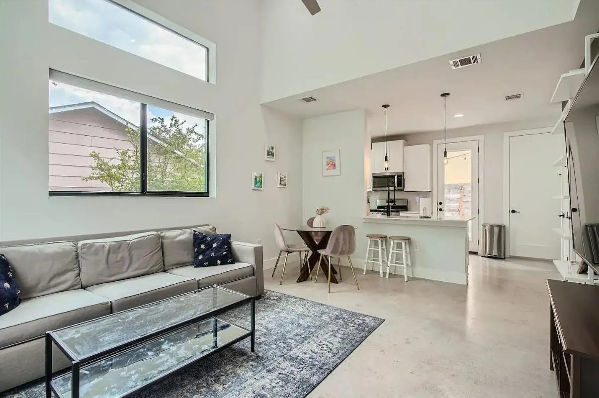 2 bed, 2.5 bath, 1080 sqft, $3,050 — Photo 4