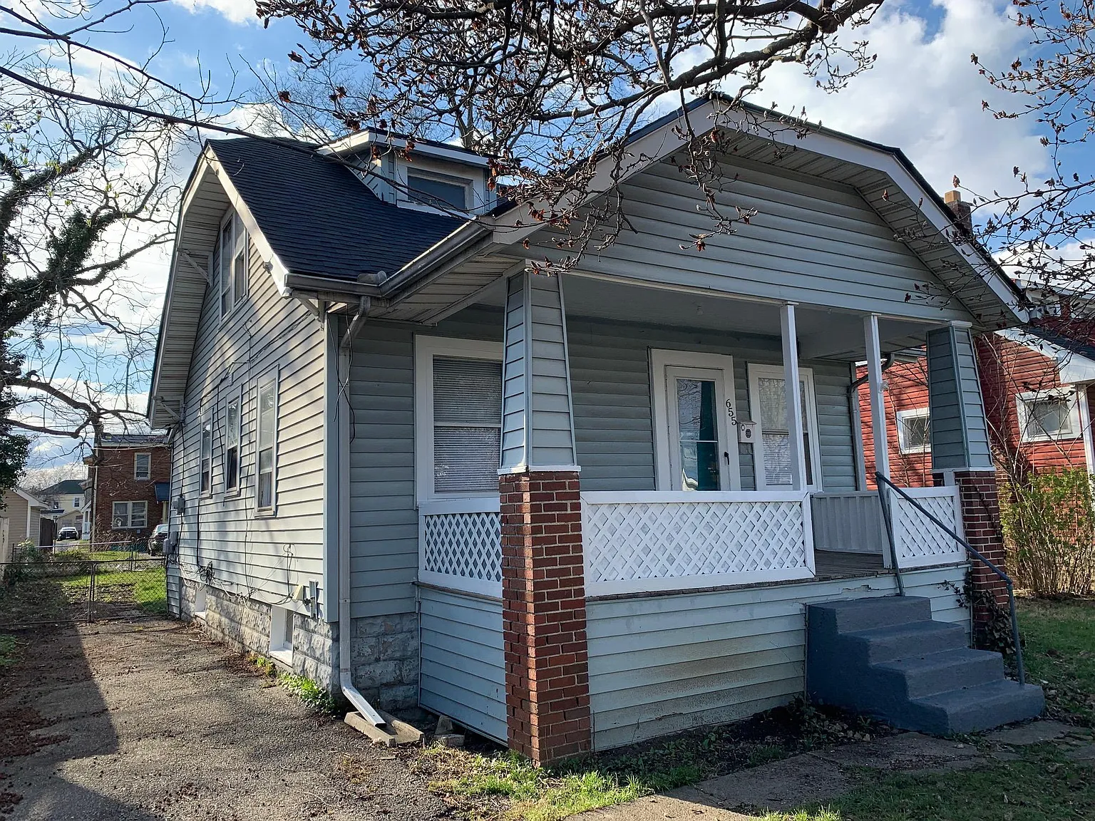 655 S Harris Ave photo 1