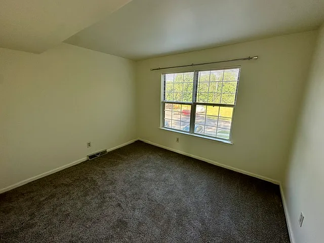 886 Sturbridge Ln #B — Photo 6
