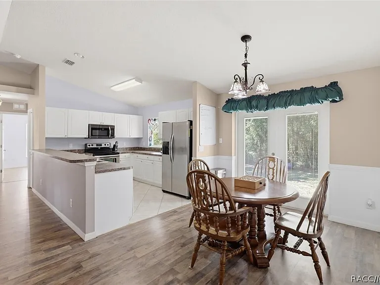 3220 E Rogers St — Photo 7