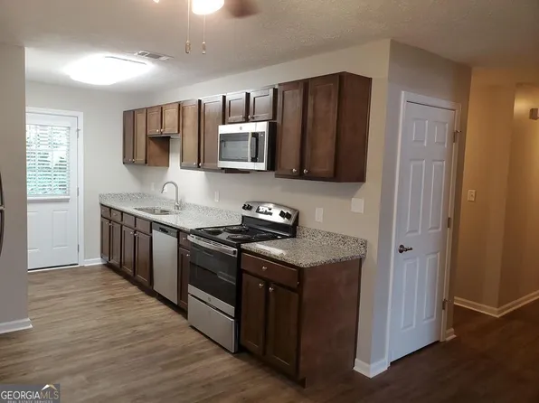 307 N Church St APT D2, Dublin, GA 31021