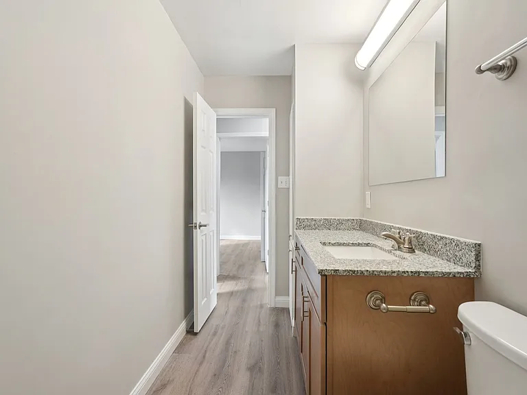 Charleston Square Apartments — Photo 17