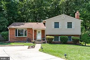 5 bed, 2.5 bath, 2175 sqft, $3,600 — Photo 2