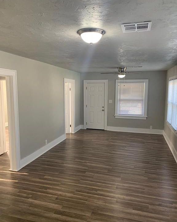 1st image of 828 Elm Ave