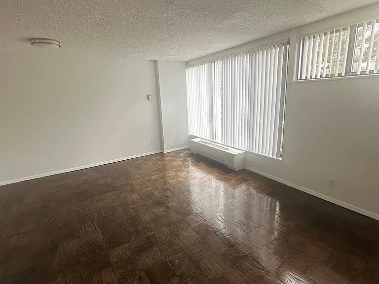 Calvert House Apartments — Photo 53
