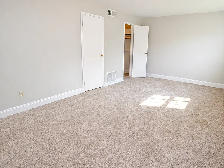 Hardwood 1 Bedroom