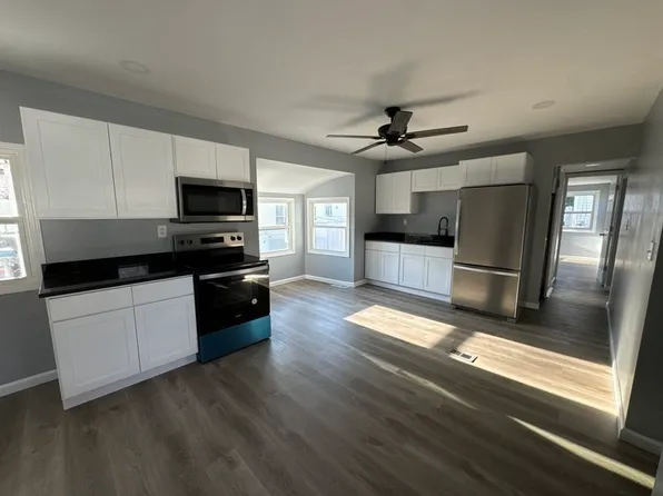 52 Lark Dr, Chicopee, MA 01020