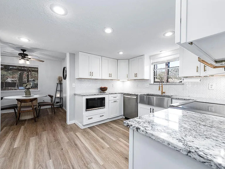 26715 Maplewood Dr — Photo 8