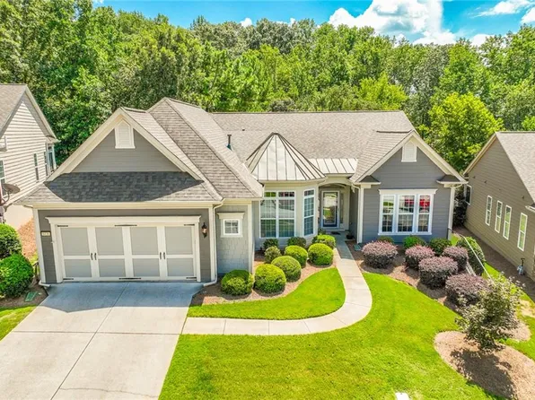 6436 Falling Water Ln, Hoschton, GA 30548