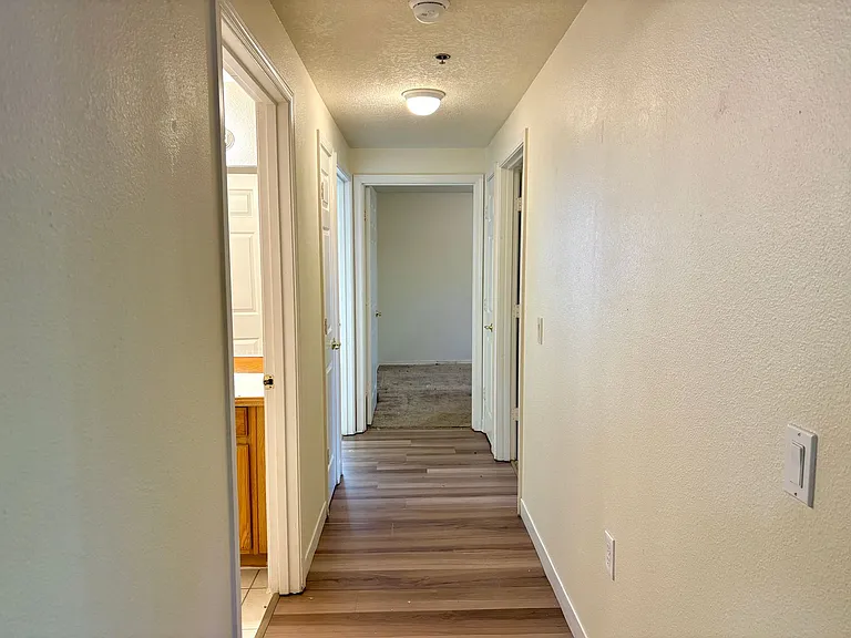 10211 N Lombard St — Photo 11