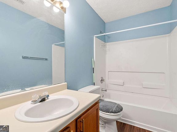 4th image of 240 Plantation Blvd