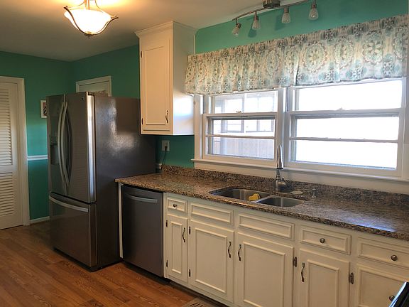 Spacious Kitchen 